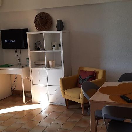 Appartement Climatise Avec Terrasse Au Coeur De Nyons Bagian luar foto