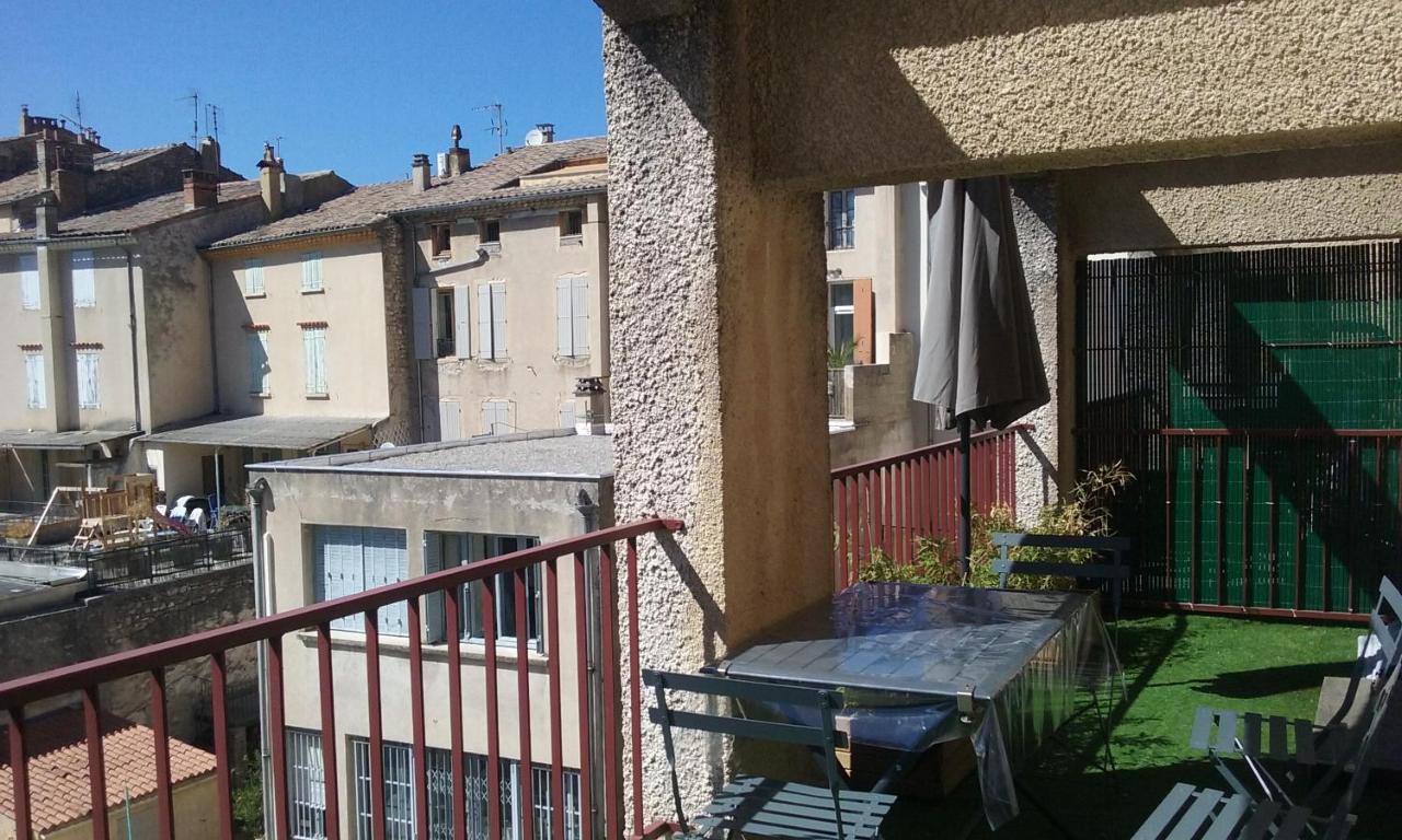 Appartement Climatise Avec Terrasse Au Coeur De Nyons Bagian luar foto